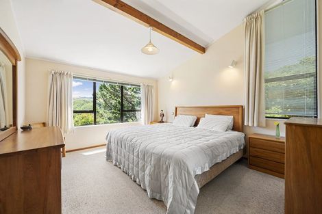 Photo of property in 16 Bushland Grove, Paparangi, Wellington, 6037