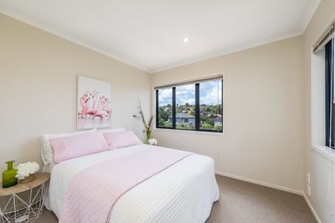 Photo of property in 5 Sonoma Crescent, Oteha, Auckland, 0632
