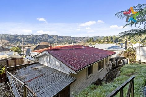 Photo of property in 5 Bird Grove, Stokes Valley, Lower Hutt, 5019