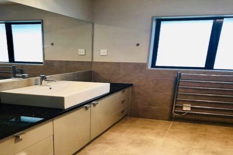 Photo of property in 33 Kilkelly Avenue, Pinehill, Auckland, 0632