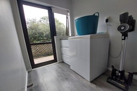 Photo of property in 2/70 Mirrabooka Avenue, Botany Downs, Auckland, 2010