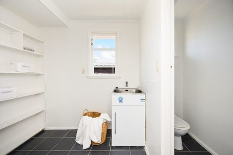 Photo of property in 12 Conway Place, Terrace End, Palmerston North, 4410