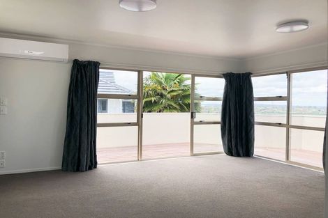 Photo of property in 13 Ballini Rise, West Harbour, Auckland, 0618