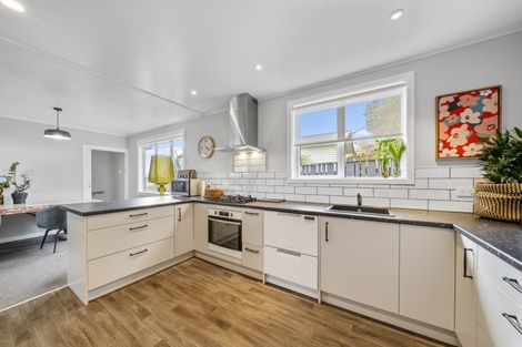 Photo of property in 11 Mount View Place, Spotswood, New Plymouth, 4310