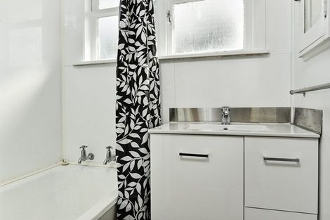 Photo of property in 17 Sheehan Road, Te Atatu South, Auckland, 0610