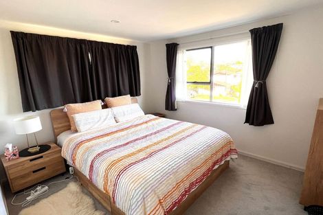 Photo of property in 9 Pavola Grove, Glenfield, Auckland, 0629