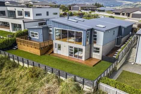 Photo of property in 89 Endeavour Drive, Whitby, Porirua, 5024