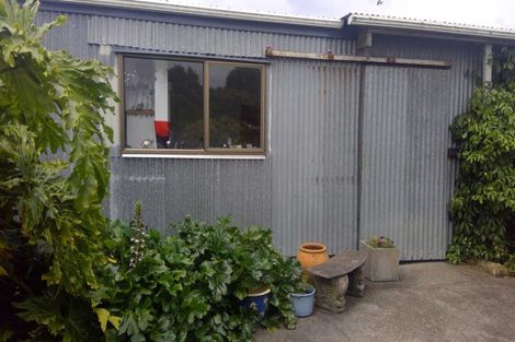 Photo of property in 18 Arthur Road, Paraite, New Plymouth, 4373