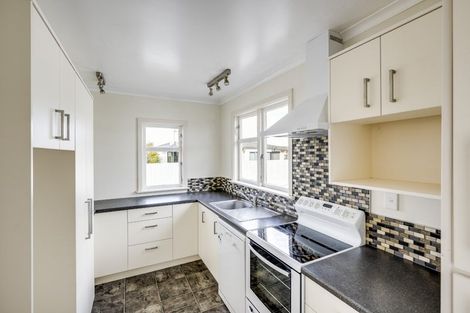 Photo of property in 17 Hinton Road, Taradale, Napier, 4112