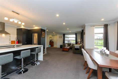 Photo of property in 4 Pebble Beach Court, Waiwhakaiho, New Plymouth, 4312