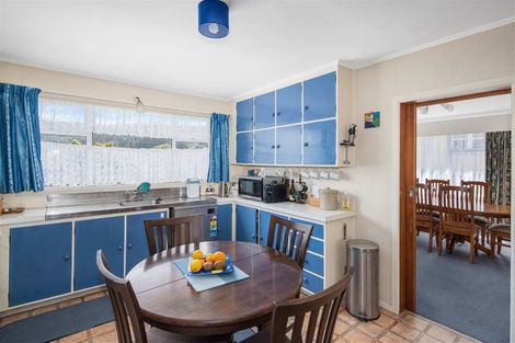 Photo of property in 52 Saint Johns Terrace, Tawa, Wellington, 5028