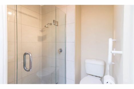Photo of property in 17 Awaroa Road, Sunnyvale, Auckland, 0612