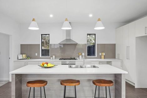 Photo of property in 108 Simpson Road, Henderson Valley, Auckland, 0614