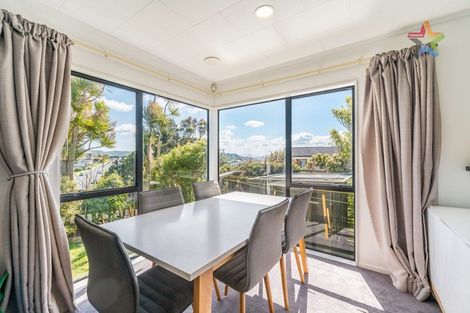 Photo of property in 21 Jasmine Grove, Maungaraki, Lower Hutt, 5010