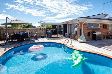 Photo of property in 1/33 Bramley Drive, Farm Cove, Auckland, 2012