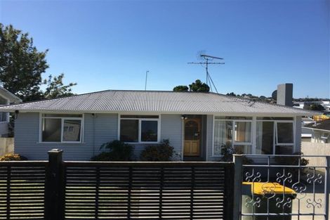 Photo of property in 9 Raeben Avenue, Hillcrest, Auckland, 0627