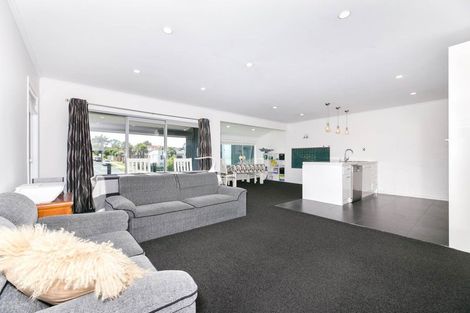 Photo of property in 2/50 Taharoto Road, Takapuna, Auckland, 0622