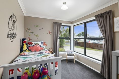 Photo of property in 14 Quinn Road, Levin, 5510