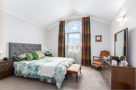 Photo of property in 21 Saunders Close, Whitby, Porirua, 5024