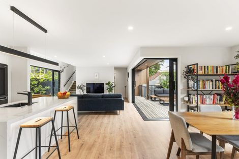 Photo of property in 10a Surville Place, Mairangi Bay, Auckland, 0630