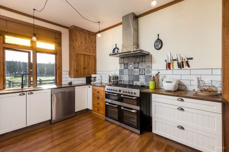 Photo of property in 19 Mount John Road, Waimate, 7977