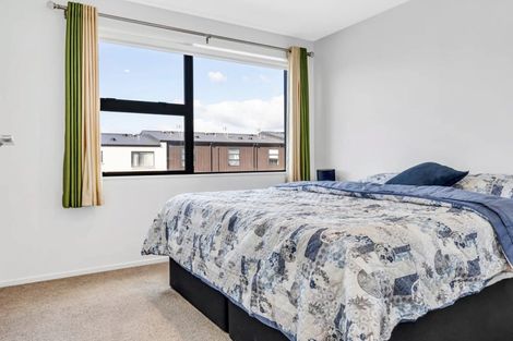 Photo of property in 12 Magnetite Lane, Flat Bush, Auckland, 2019