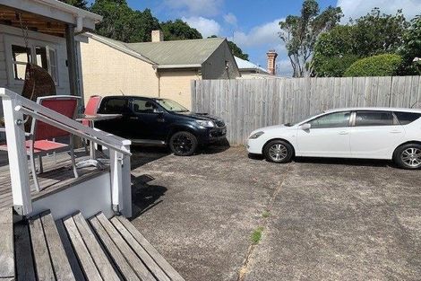 Photo of property in 19 Richmond Road, Brixton, New Plymouth, 4373