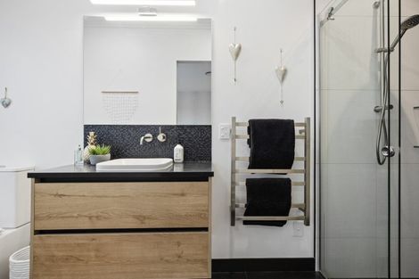 Photo of property in 19 Lawrence Carter Drive, Bombay, 2675