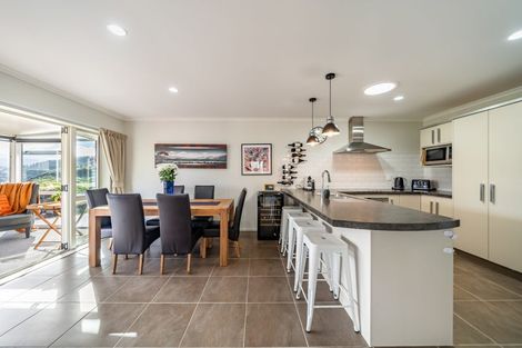 Photo of property in 48 King Charles Drive, Kingsley Heights, Upper Hutt, 5018