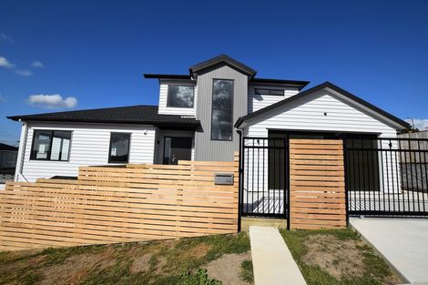 Photo of property in 7 Eric Gifford Drive, Ranui, Auckland, 0612