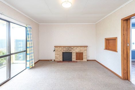 Photo of property in 2 Arawa Place, Castlecliff, Whanganui, 4501