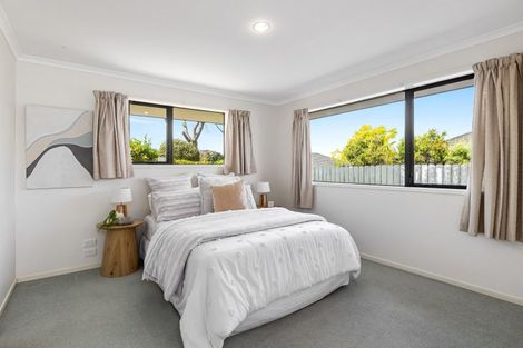 Photo of property in 37 Rivervale Grove, Stanmore Bay, Whangaparaoa, 0932