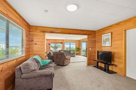 Photo of property in 18 Kawau View Road, Snells Beach, 0920