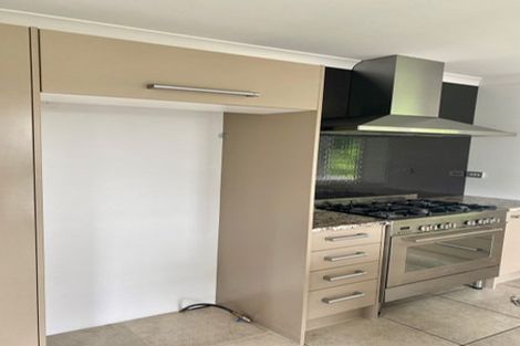 Photo of property in 26 West Lynn Road, Titirangi, Auckland, 0604