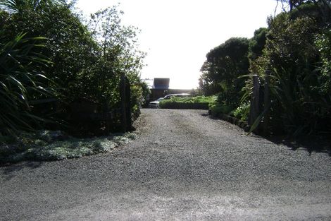 Photo of property in 23 Te Ahuahu Road, Piha, New Lynn, 0772