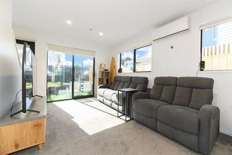 Photo of property in 2/10 Yeovil Road, Te Atatu Peninsula, Auckland, 0610
