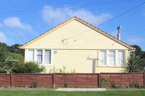 Photo of property in 20 Cornwall Crescent, Cannons Creek, Porirua, 5024