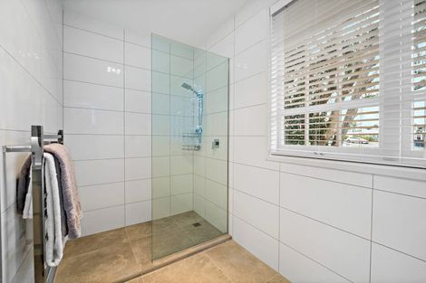 Photo of property in 1/25 James Evans Drive, Northcote, Auckland, 0627