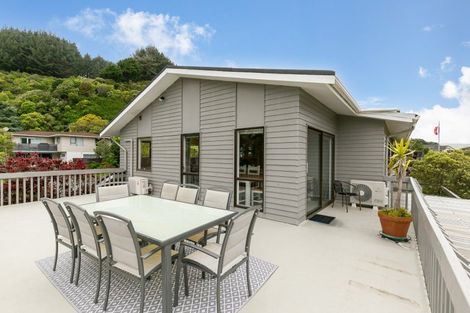 Photo of property in 30 Woodman Drive, Tawa, Wellington, 5028