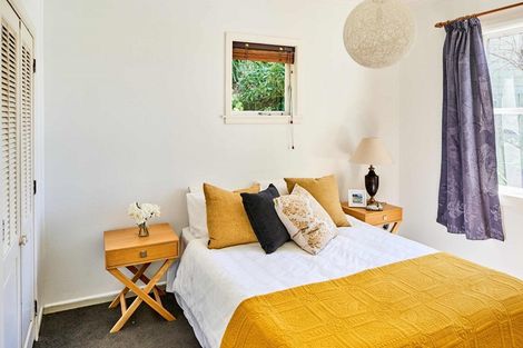 Photo of property in 12 Grays Road, Plimmerton, Porirua, 5026