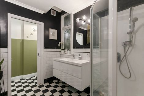 Photo of property in Sunhaven Flats, 262 Oriental Parade, Oriental Bay, Wellington, 6011