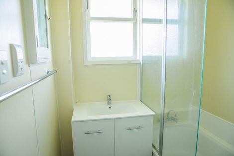 Photo of property in 91 Eversleigh Road, Belmont, Auckland, 0622