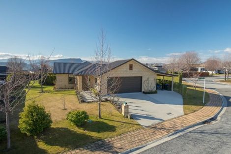 Photo of property in 35 Old Station Avenue, Wanaka, 9305