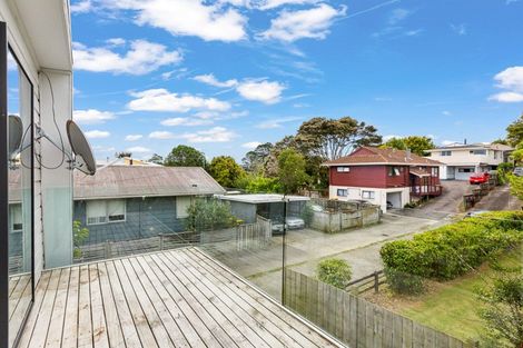 Photo of property in 1/17 Ribblesdale Road, Henderson, Auckland, 0612