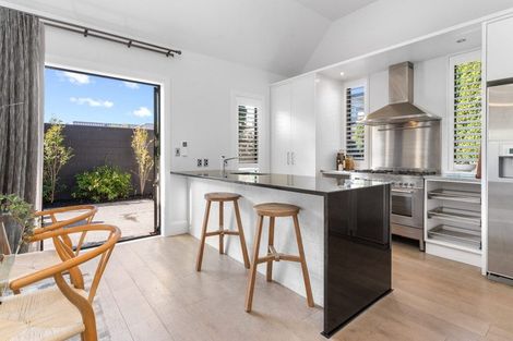Photo of property in 5 Merivale Lane, Merivale, Christchurch, 8014