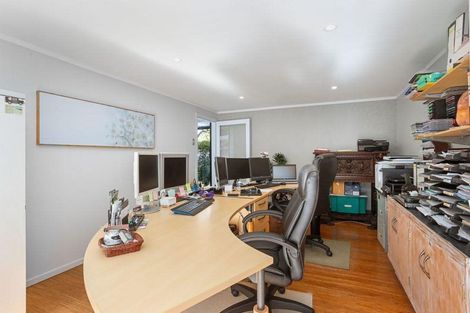 Photo of property in 27 Takahe Road, Titirangi, Auckland, 0604