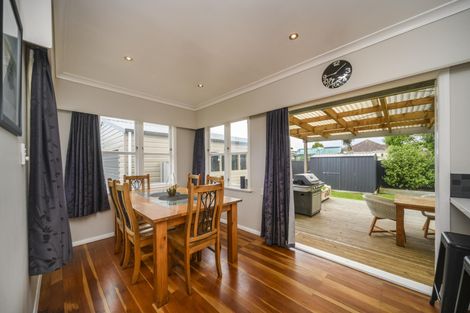 Photo of property in 18 Woburn Place, Takaro, Palmerston North, 4412