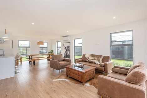 Photo of property in 11 Merino Crescent, Amberley, 7410