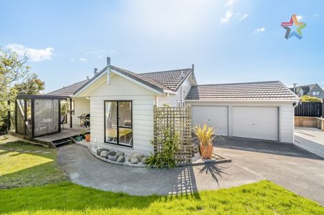 Photo of property in 21 Jasmine Grove, Maungaraki, Lower Hutt, 5010