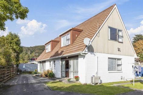 Photo of property in 3b Kopara Grove, Stokes Valley, Lower Hutt, 5019